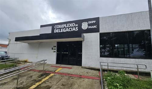 Mulher é detida suspeita de ordenar assassinato de casal em Maceió