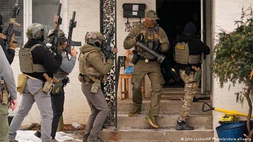 Menor de 5 anos é detido por agentes de imigração nos EUA durante operação no Minnesota