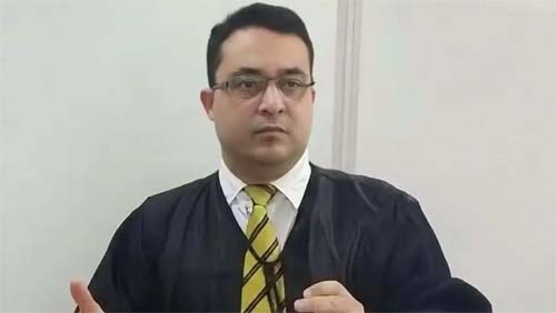 Juiz de 51 anos é alvejado em sua residência no Sertão de Pernambuco; esposa suspeita e detida