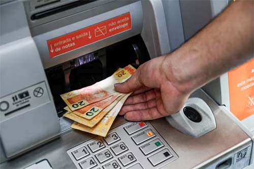 Previsão da OCDE aponta redução gradual na inflação brasileira a partir de 2026