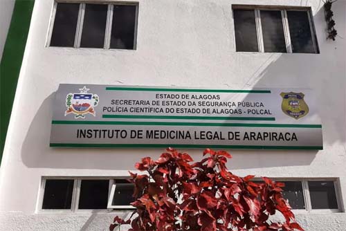 Feminicidio em Arapiraca: Mulher deitada é assassinada por disparo durante invasão domiciliar