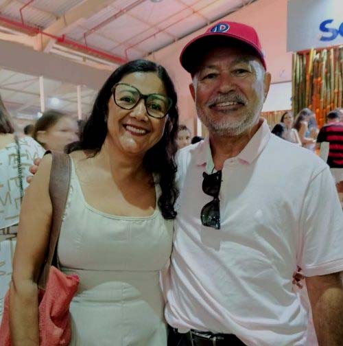 Jornalistas de Paulo Jacinto apresentam novas obras na Feira do Livro de Alagoas, compartilhando suas trajetórias e memórias no jornalismo