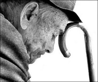 A solidão é um 'assassinato' para os idosos