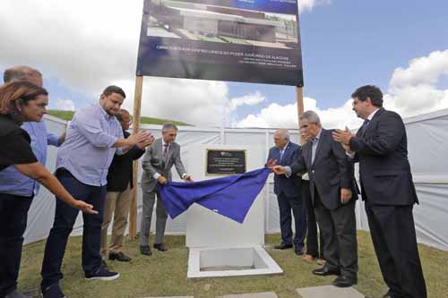 Presidente Otávio Praxedes lança pedra fundamental de novo fórum de São Luís do Quitunde