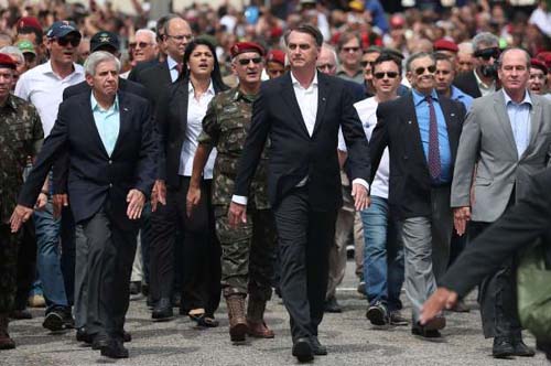 Bolsonaro diz que poderá ser operado no dia 20 de janeiro