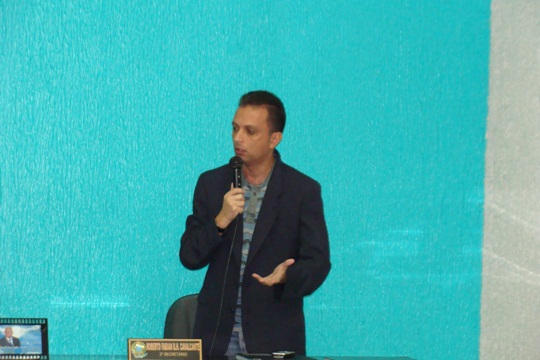 Depois de manifestação popular, Vereador Fabian Holanda requer a presença da secretária de Saúde na Câmara para esclarecer carências