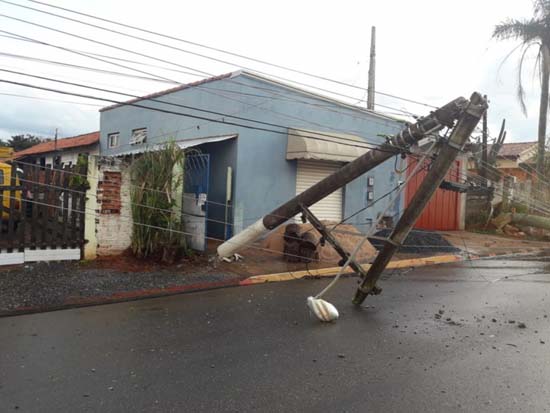 Temporal com granizo em Itapetininga causa estragos e assusta moradores
