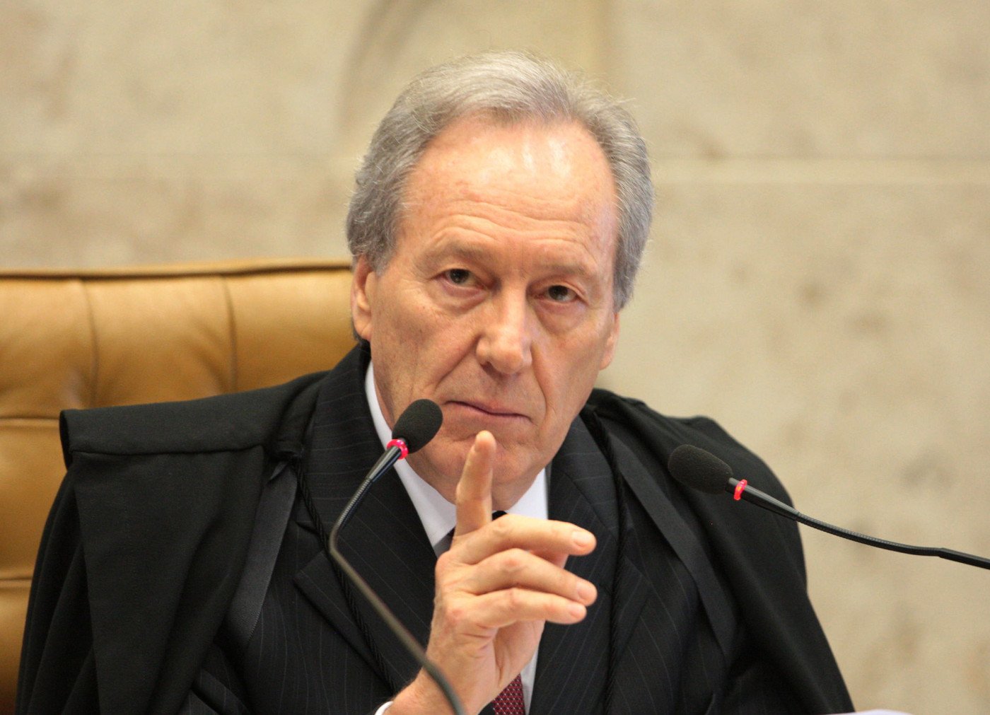 STF forma maioria para garantir que Estados possam comprar vacinas em caso de falta de doses