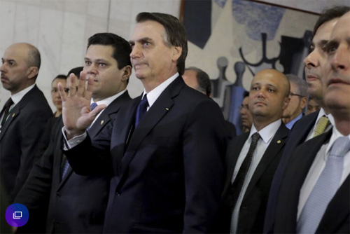 Verificamos: É falso (e brincadeira de carnaval) decreto em que Bolsonaro convoca treinamento militar