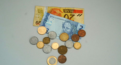 Um tributo ao Brasil: por que o dinheiro que vai não volta para o povo?