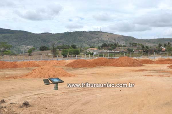 Terreno onde seria construida nova sede da Associação Atlética Palmarina está abandonado