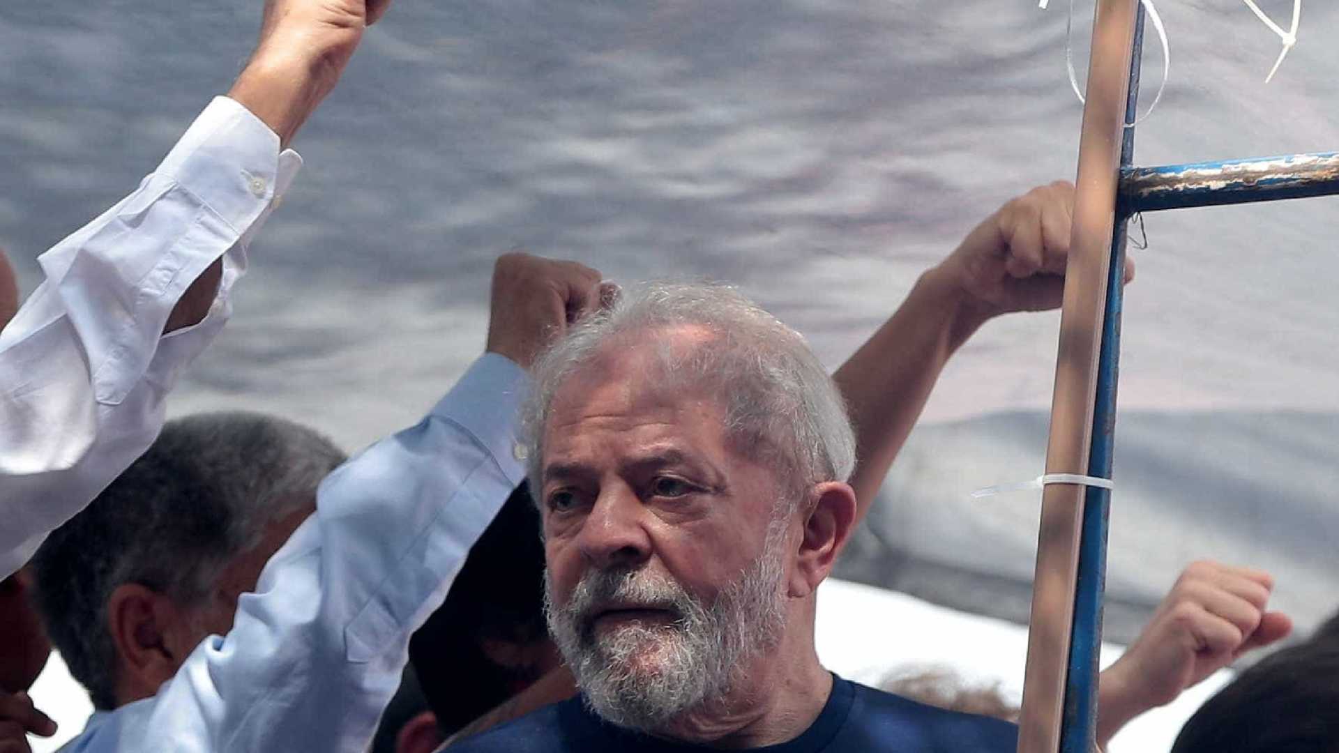 Aparência de Lula comove juízes, que discutem prisão domiciliar