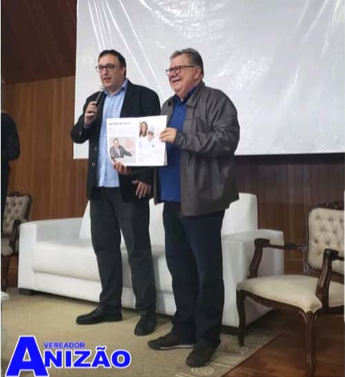 Vereador de Murici Anizão é destaque em lançamento de revista nacional