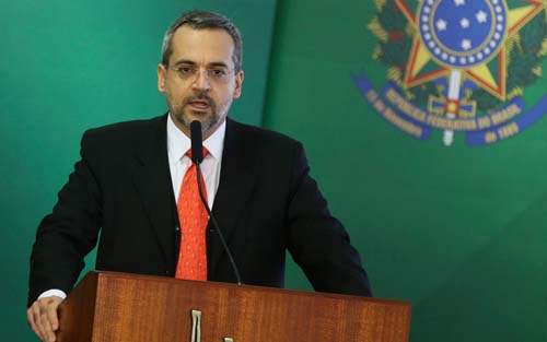 MEC envia ofício às escolas para 'melhorar ambiente' e combater 'doutrinação' e 'propaganda partidária'