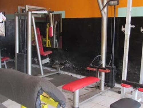 Doze falsos profissionais são flagrados em fiscalização atuando em academias