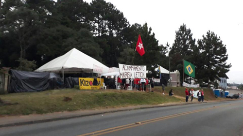 Apoiadores de Lula desmancham ‘Acampamento Marisa Letícia’ em Curitiba; vigília continua