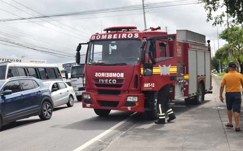 Fogo destrói uma casa na Grota do Cigano, em Maceió, sem vítimas