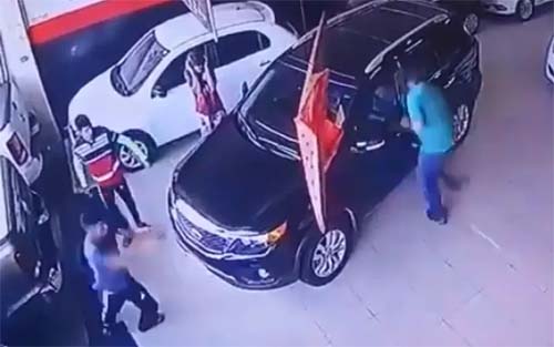 Atentado a tiros em revendedora de veículos deixa funcionário morto e proprietário ferido em Arapiraca