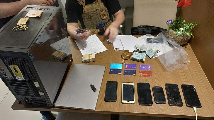 PF cumpre mandados contra grupo criminoso que fraudava auxílio emergencial em AL