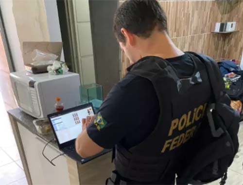 Homem é preso com materiais pornográficos de crianças e recém-nascidos