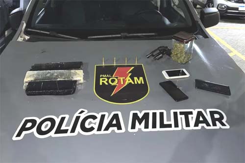 Operação policial prende dois suspeitos em conjunto residencial na Serraria; terceiro morre ao reagir à abordagem