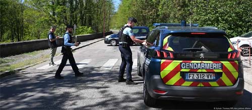 França: homem é preso após ataque a faca dentro de mesquita