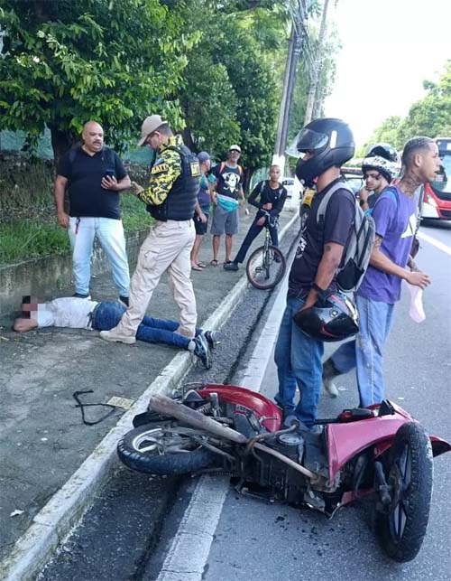 Homem que presta serviço à PM é preso em flagrante após assaltar duas mulheres em frente ao quartel