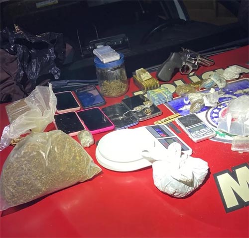 Polícia prende em Maceió quatro suspeitos de tráfico e roubos após vítima rastrear celular