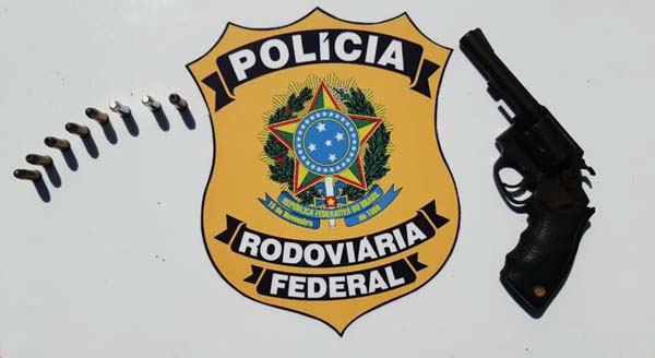 PRF prende três homens por tráfico de drogas e porte ilegal de arma de fogo na BR 316