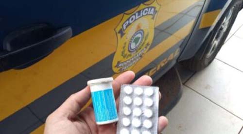 PRF detém dois caminhoneiros por porte de drogas para consumo na BR 101