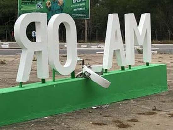         Vândalos destroem letreiro da entrada de acesso a Major Izidoro