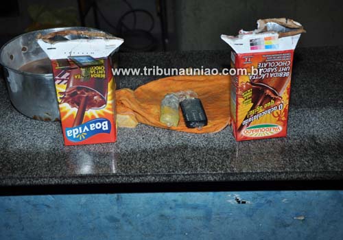 Agentes policiais descobrem crack, maconha e telefone que ia ser entregue aos presos da 11ª DRP