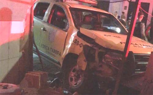 Viatura da PM perde freio, colide com barraca de lanches e fere três pessoas em Maceió