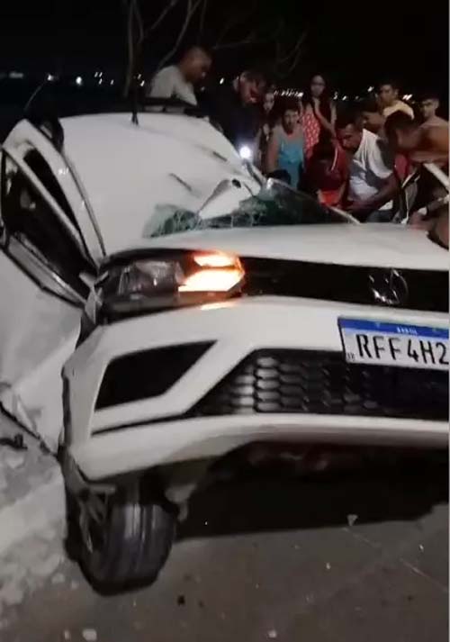 Condutor sofre traumatismo craniano após colidir com poste em avenida de Maceió