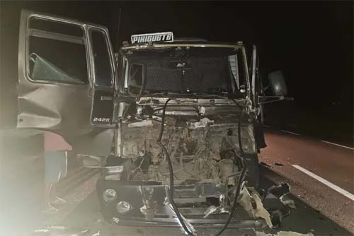 Colisão entre carro e caminhão deixa duas pessoas feridas na BR-101, em Pilar