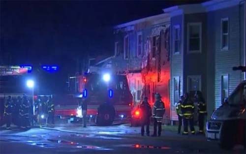 Avião de pequeno porte cai em prédio nos EUA; tripulantes morreram