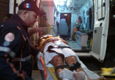 Veiculo se choca com poste e deixa motorista ferido em Água Branca