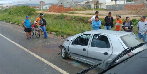Colisão entre dois carros deixa uma pessoa morta e três feridas na BR-316