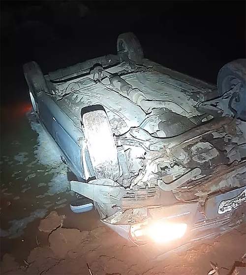 Motorista é resgatado após ficar preso pelo cinto em veículo dentro de rio