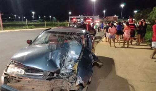 Jovem de 18 anos morre e duas pessoas ficam feridas em grave acidente