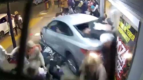 Motorista atropela 23 pessoas em saída de teatro na Argentina