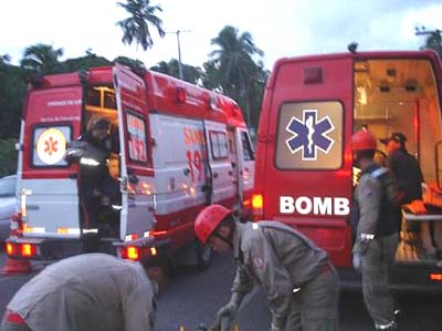 Motociclista morre após colisão com transporte coletivo
