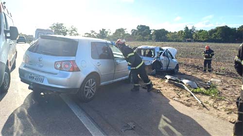 Acidente entre dois carros deixa feridos na BR-316, em Atalaia