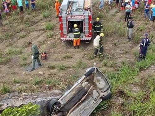 Três pessoas morrem em capotamento na AL 410, em Atalaia