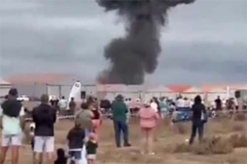 Piloto morre após queda de avião durante show aéreo na África do Sul