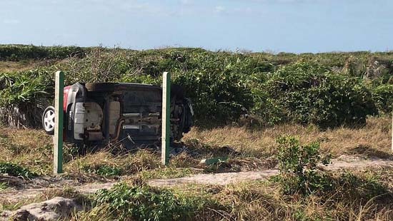 Acidente de carro na AL-101 Sul deixa uma pessoa morta e outra ferida