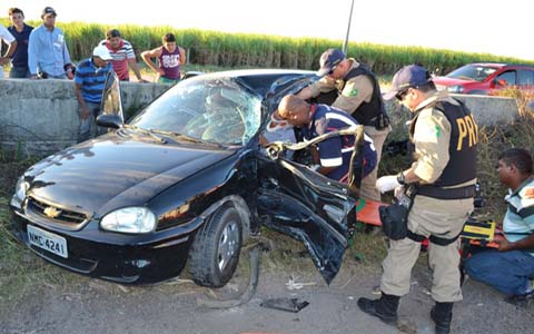 Grave acidente na Barra de São Miguel deixa 5 feridos