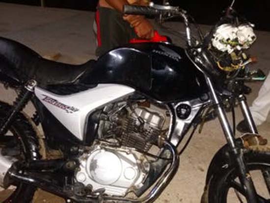         Batalha: Homem perde o controle de motocicleta e cai embaixo de ponte em construção