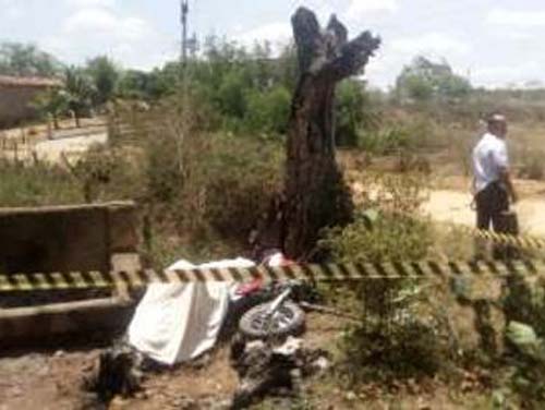 Motociclista morre ao colidir veículo com árvore na zona rural de Batalha