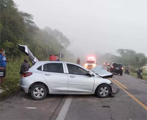 Gestante morre e outros três ficam feridos em colisão frontal na BR 316